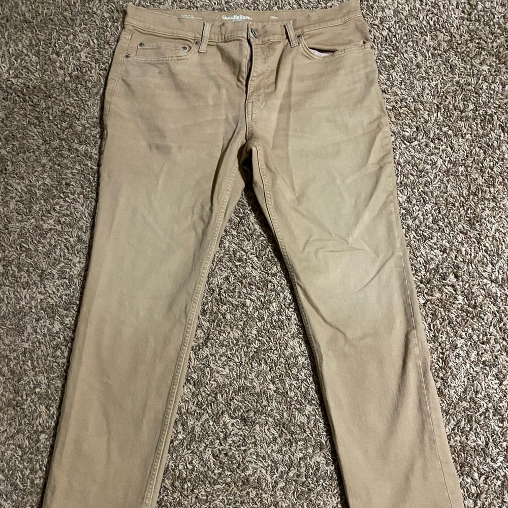 Men’s khaki pants